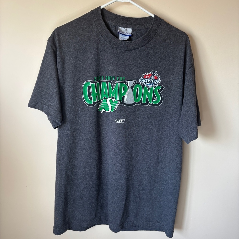 Reebok Men’s Vintage Saskatchewan Roughriders 2007 Grey Cup Champions Tshirt